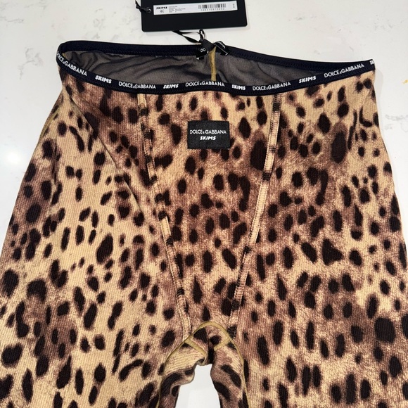 SKIMS Pants - SKIMS Dolce&Gabbana collab leggings